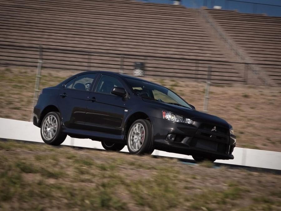  Mitsubishi Lancer Evolution X SE 2009 года  (US) (фото 7 из 11)